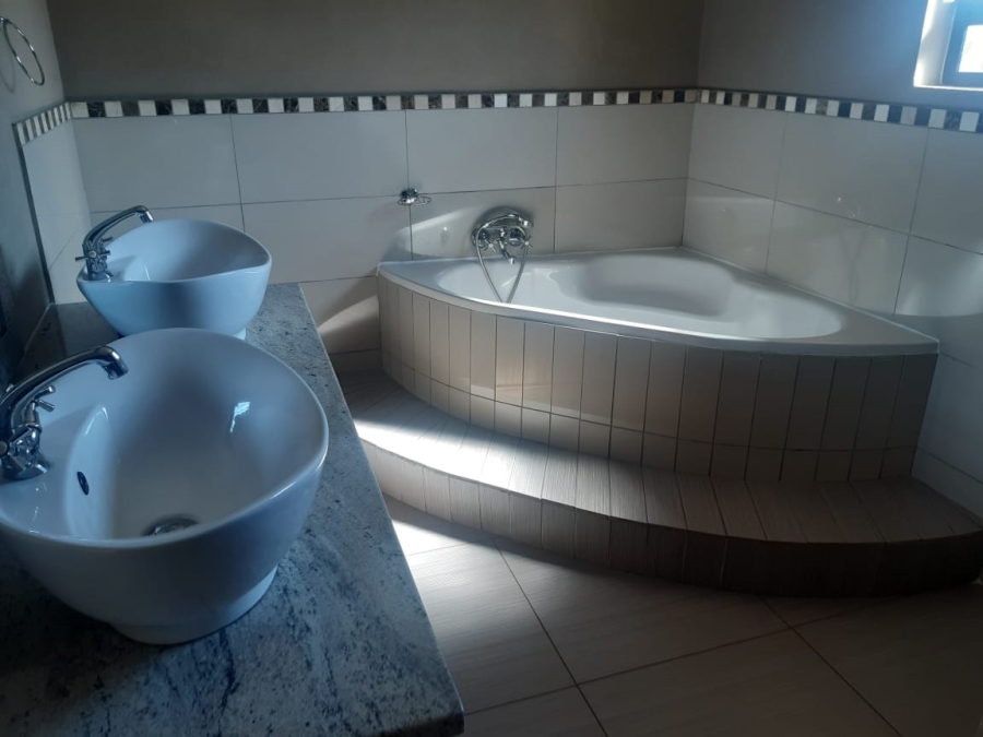 To Let 3 Bedroom Property for Rent in Hillside Free State